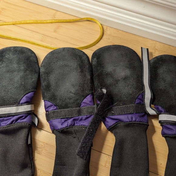 Like new condition Muttlucks - Picture 2 of 4